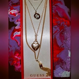Guess tri-neckless set
